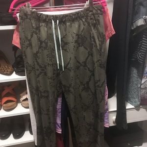 Lululemon jet crop luxtreme